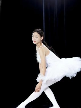 国模辛迪GM-MOE-370舞者艺术照片作品合集[560P 3.47GB]